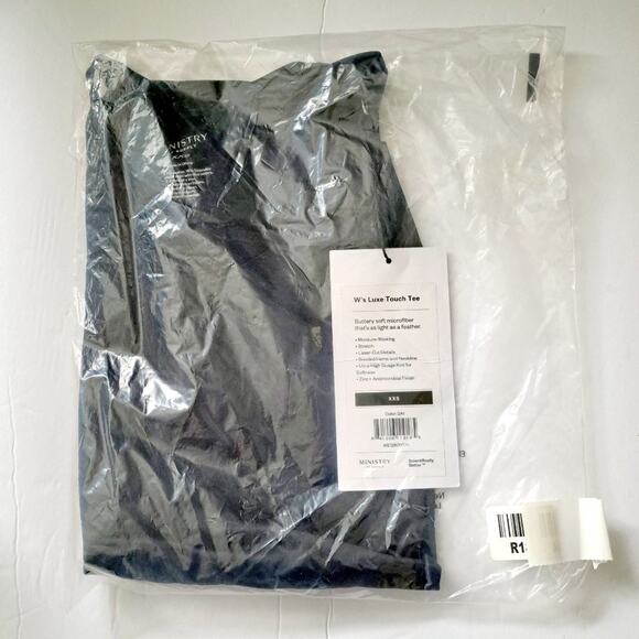 Ministry of Supply Luxe Touch Tee - Picture 10 of 13